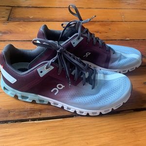 ON Women's running shoes size 10